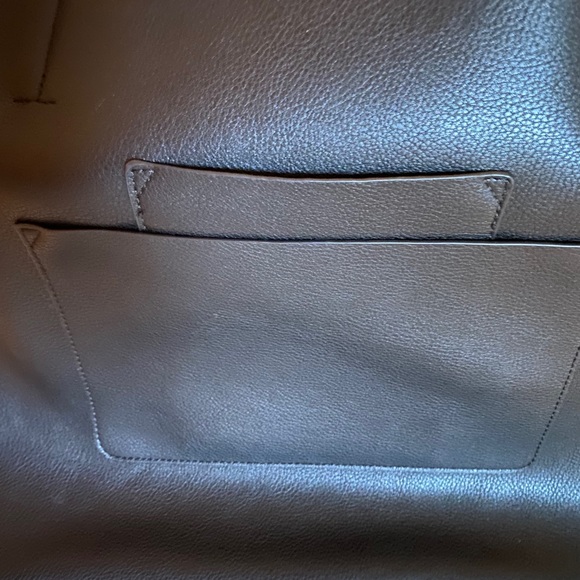 SALE! 🔴 Brand New! Vegan Leather Tote - Picture 6 of 10